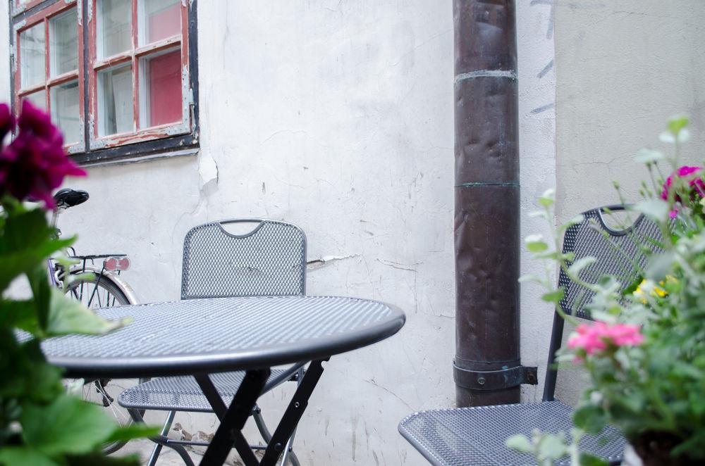 Red Nose Hostel With Self-Check In Riga Eksteriør bilde
