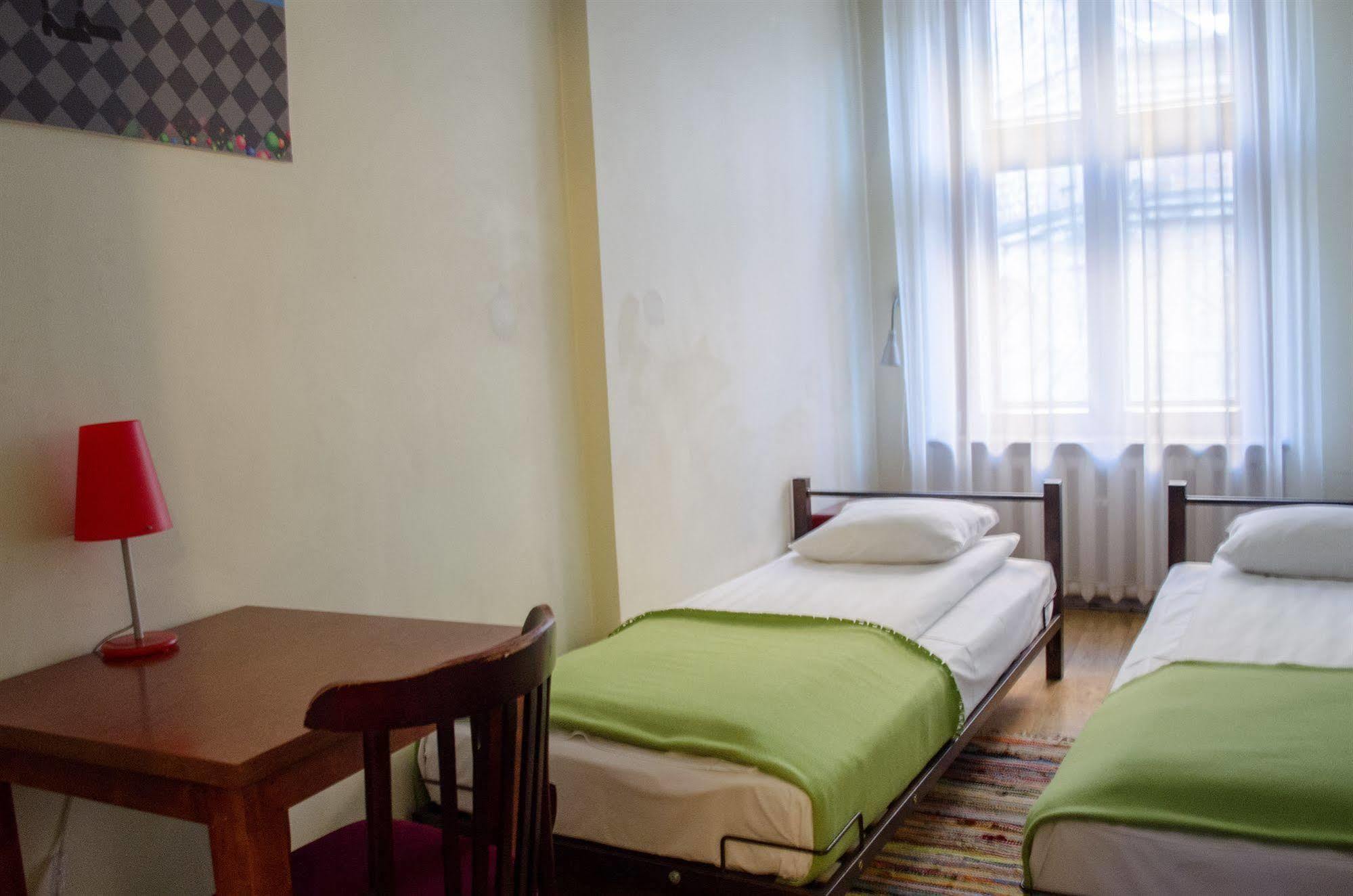 Red Nose Hostel With Self-Check In Riga Eksteriør bilde