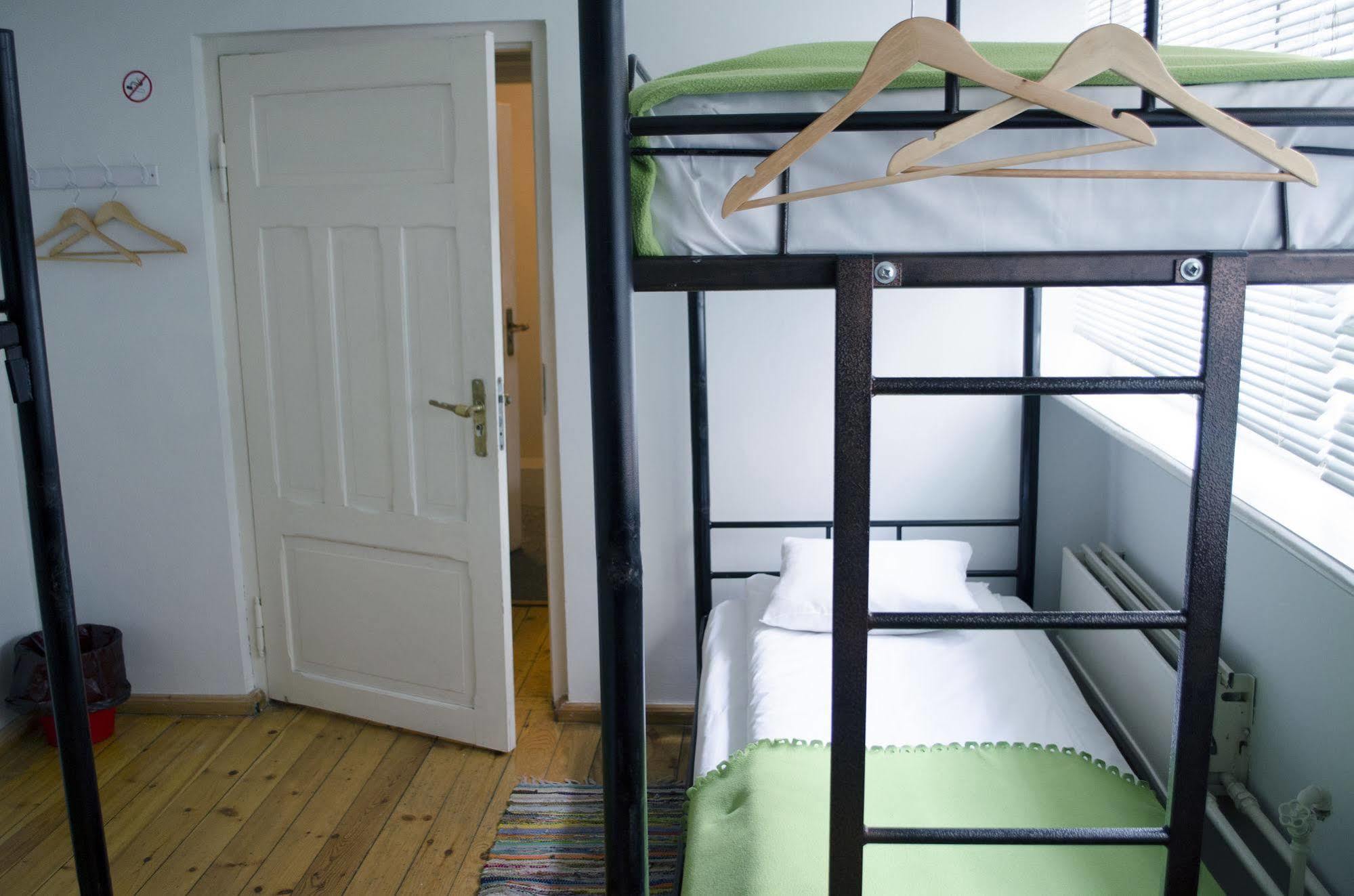 Red Nose Hostel With Self-Check In Riga Eksteriør bilde