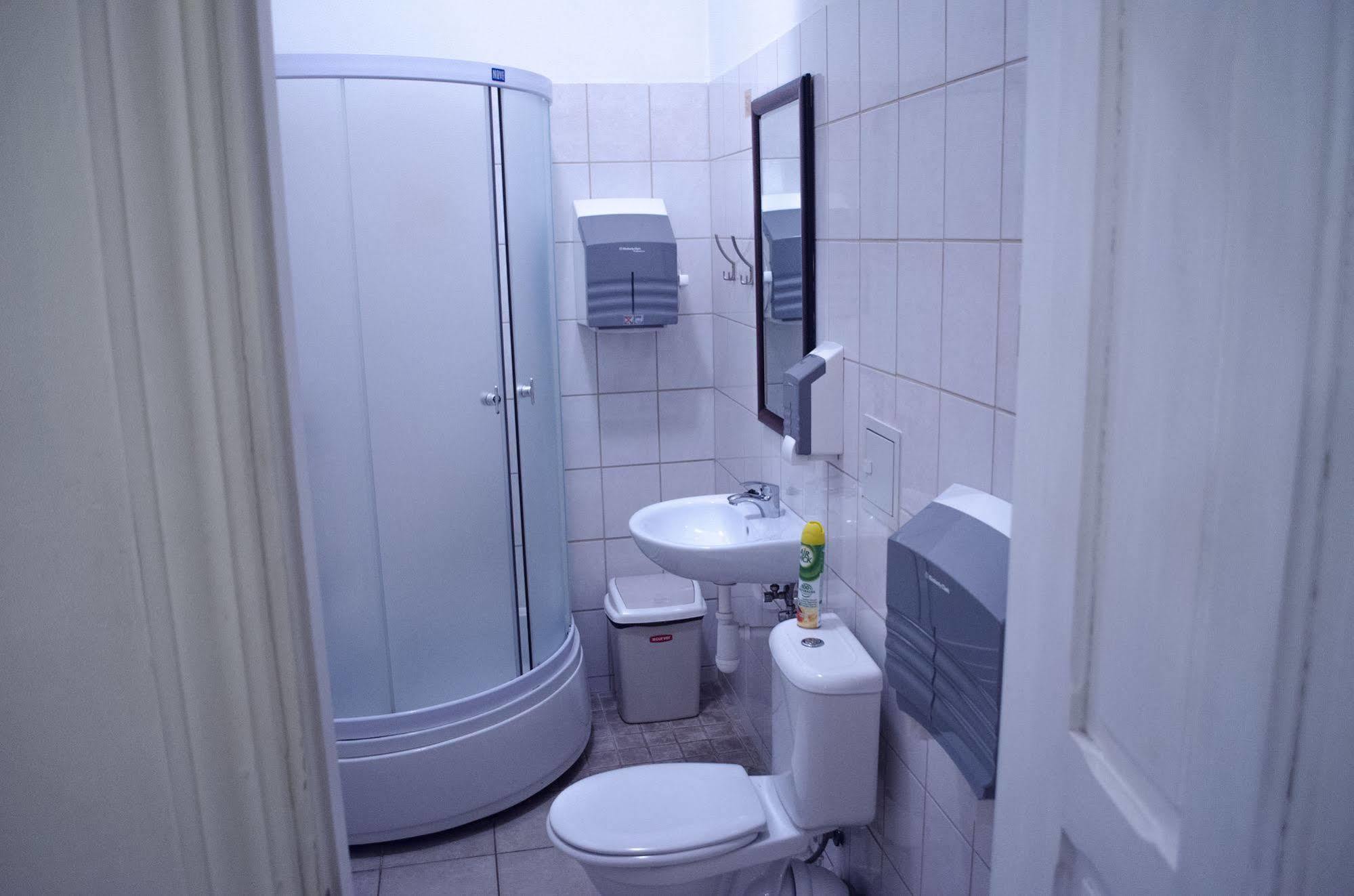 Red Nose Hostel With Self-Check In Riga Eksteriør bilde