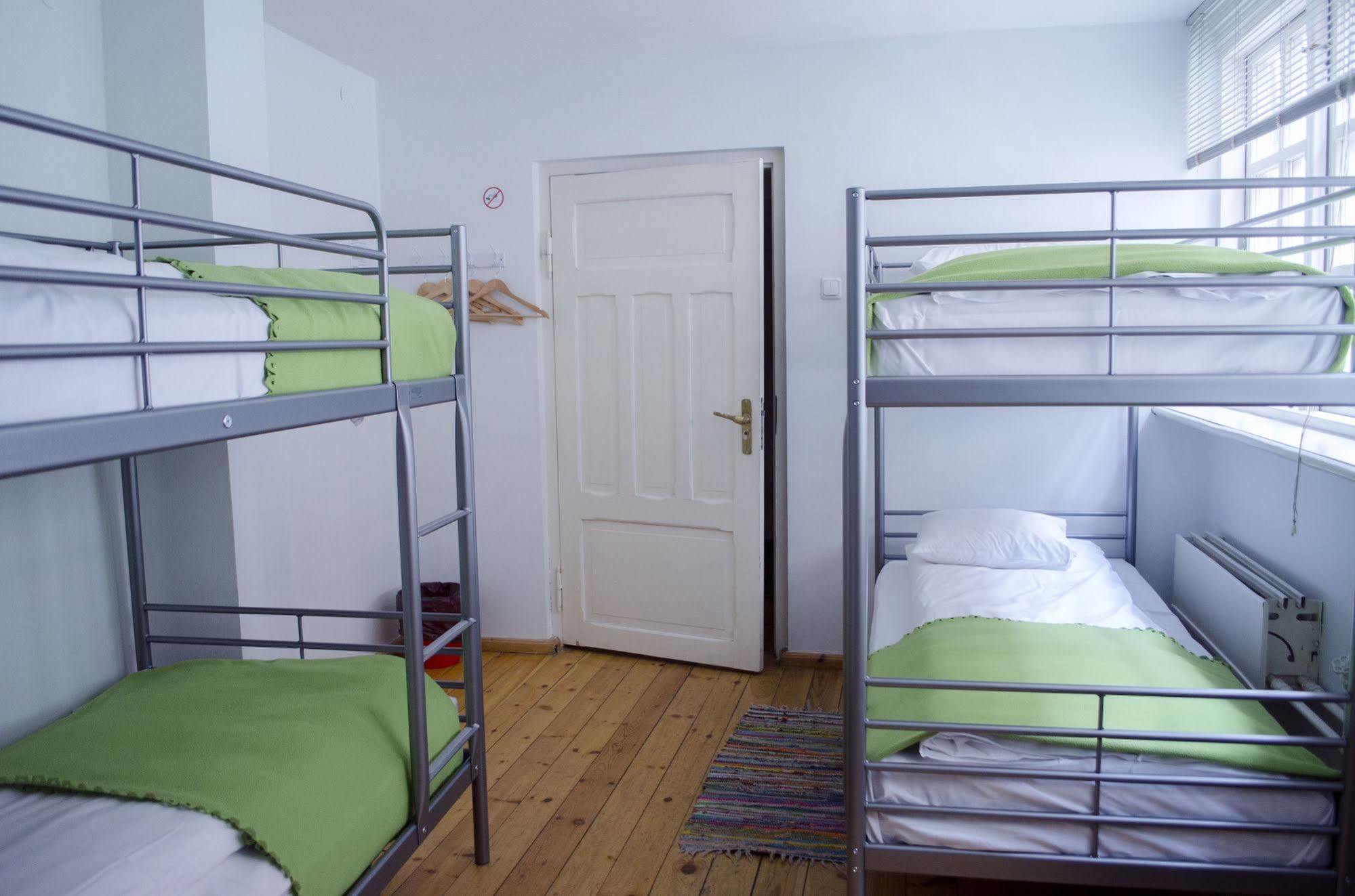 Red Nose Hostel With Self-Check In Riga Eksteriør bilde