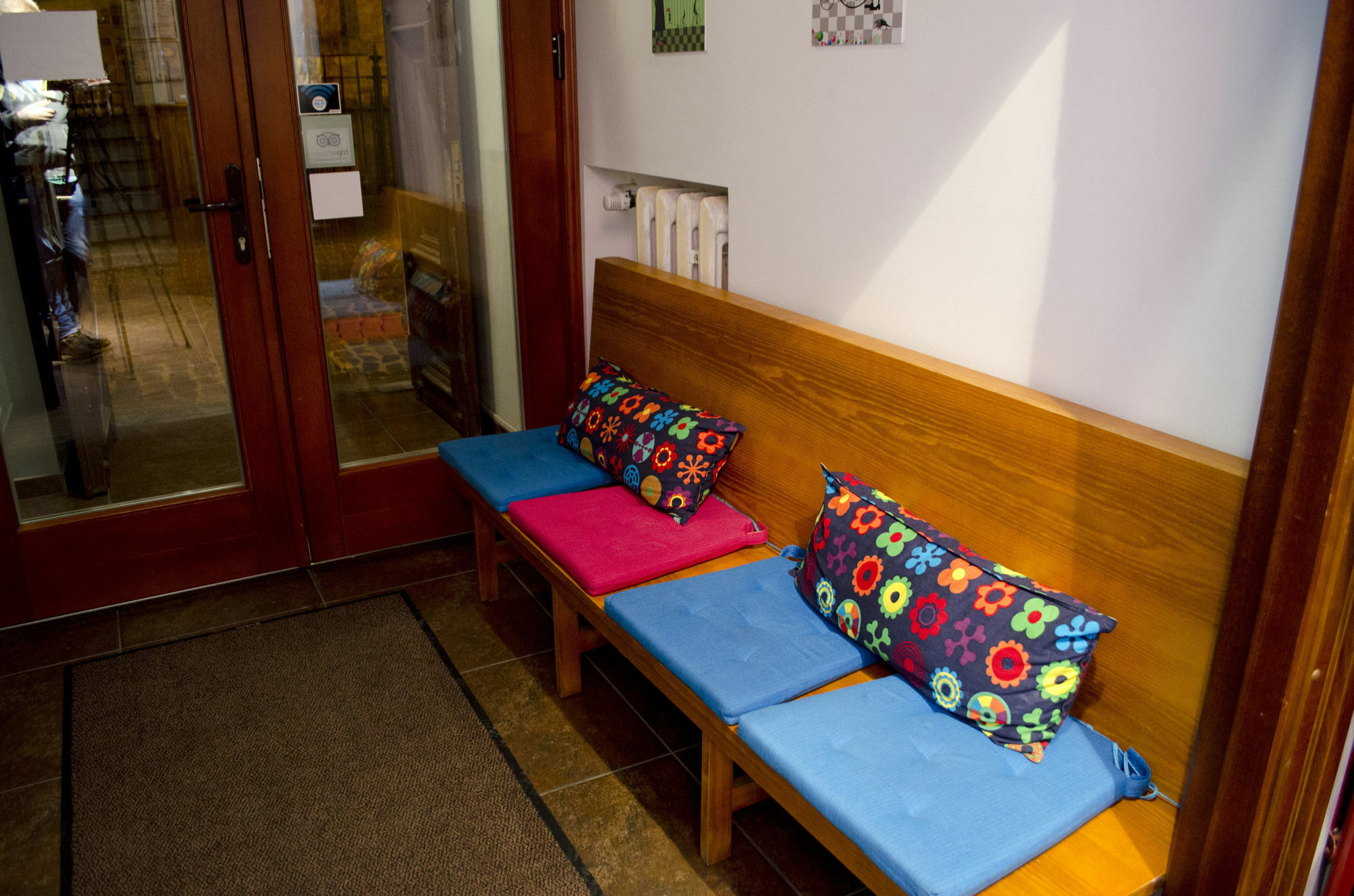 Red Nose Hostel With Self-Check In Riga Eksteriør bilde